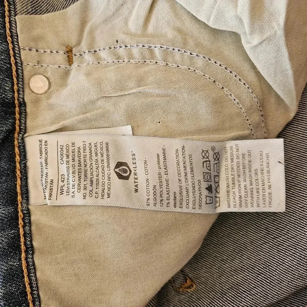 Signature by Levi Strauss  & Co. High Rise Plus Size Heritage Denim Shorts 26W. - Picture 15 of 16